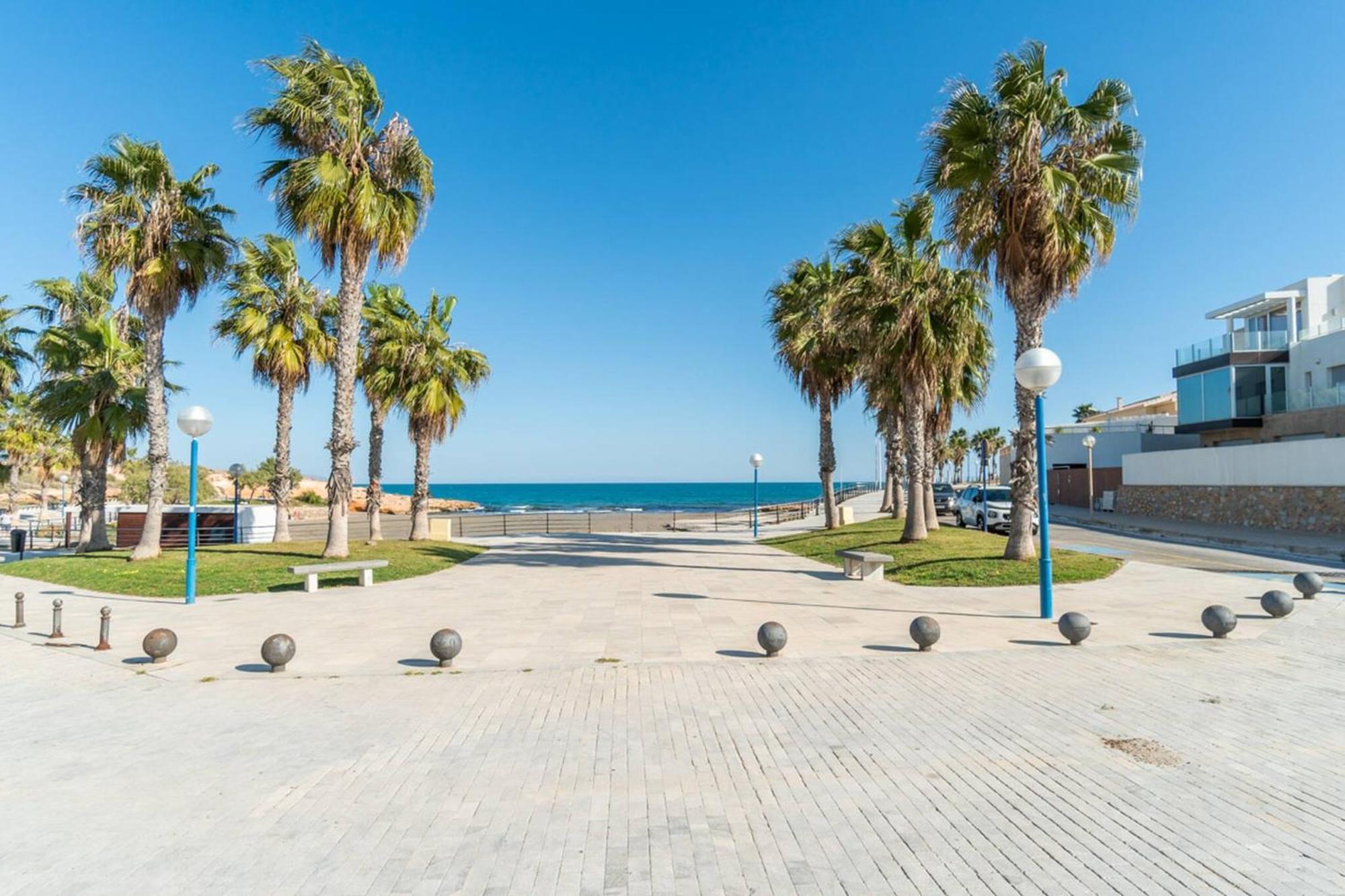Cb Living - 2 Bedroom Beach Condo, Playa Flamenca 오리후엘라 외부 사진